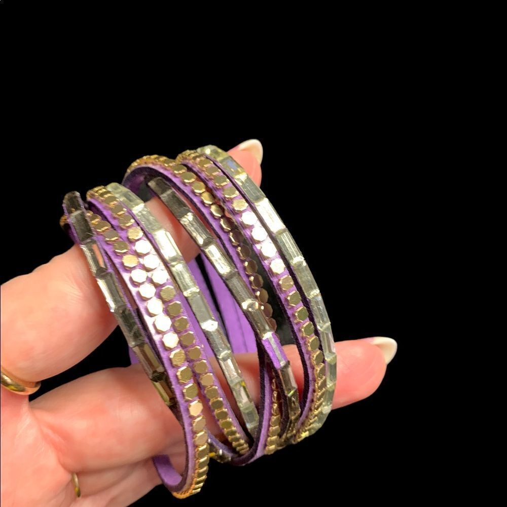 Leather and silver wrap bracelet. Goldtone snaps, purple leather. - Picture 2 of 6